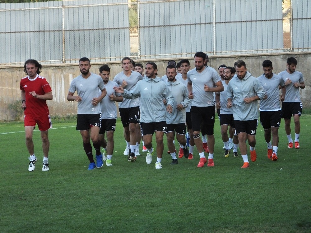 Elazığspor 17 futbolcuyla  Adana’ya gitti
