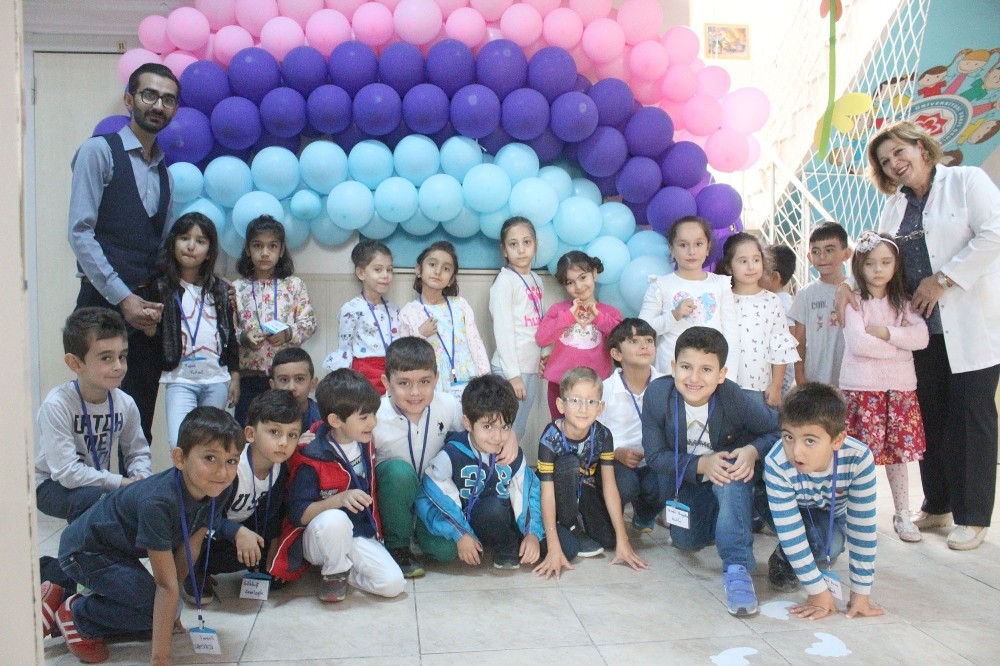 Cumhuriyet Üniversitesi Vakfı Okulları’nda ilkokula yeni başlayan öğrencilerin oryantasyon eğitimi başladı.
