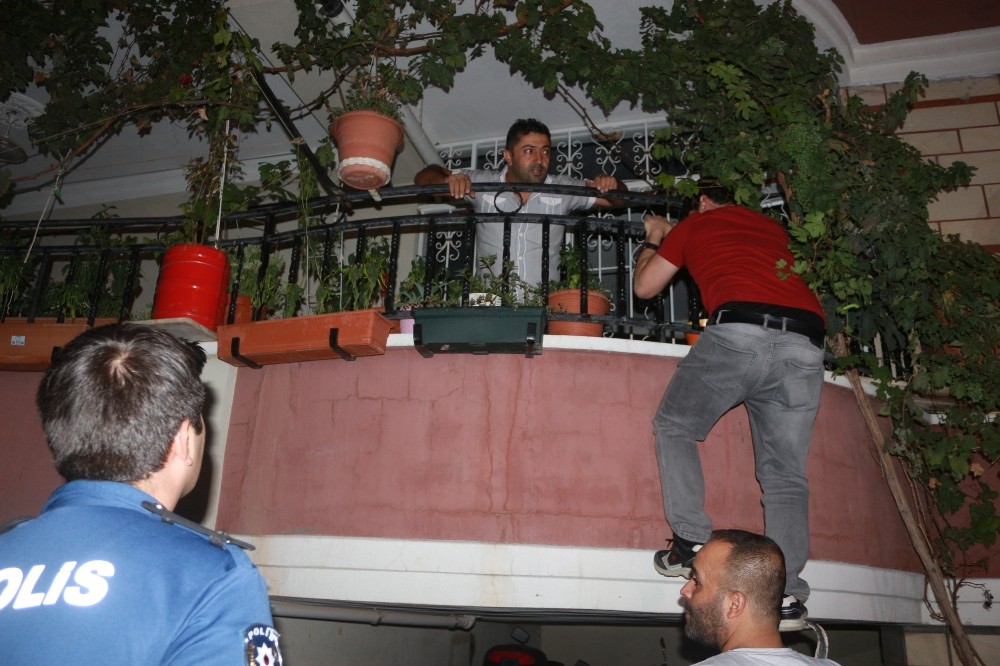’Hırsız içeride’ ihbarı polisi balkona tırmandırdı
