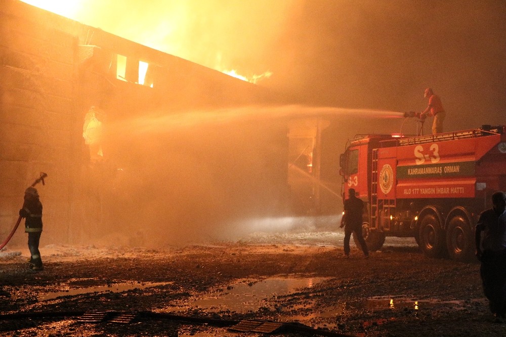 Kahramanmaraş’ta fabrika yangını kontrol altına alındı
