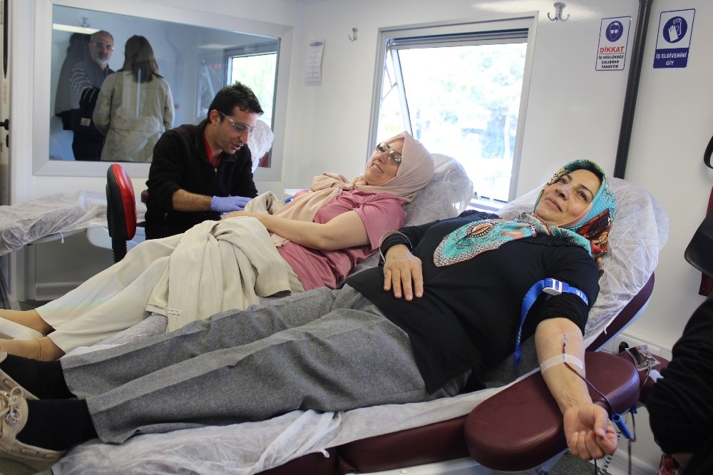 Elazığ’da kadınlardan kan bağışına destek
