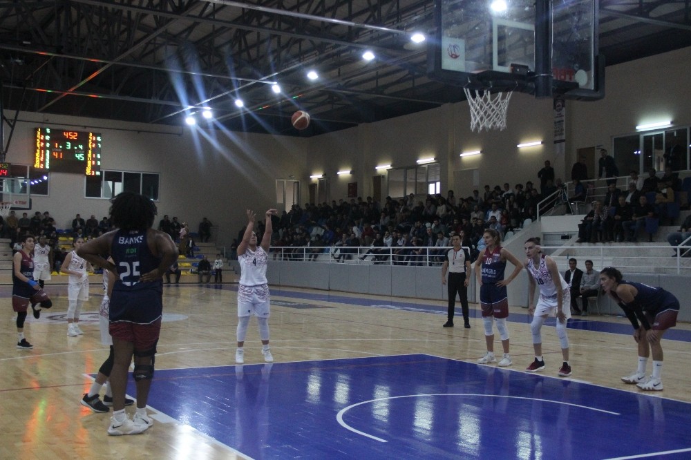 Türkiye Kadınlar Basketbol 1. Ligi: Elazığ İl Özel İdare: 75 - İstanbulgücü: 65
