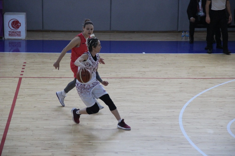 Türkiye Kadınlar Basketbol Ligi: Elazığ İl Özel İdare: 66 - Bayraklı Belediyesi: 62
