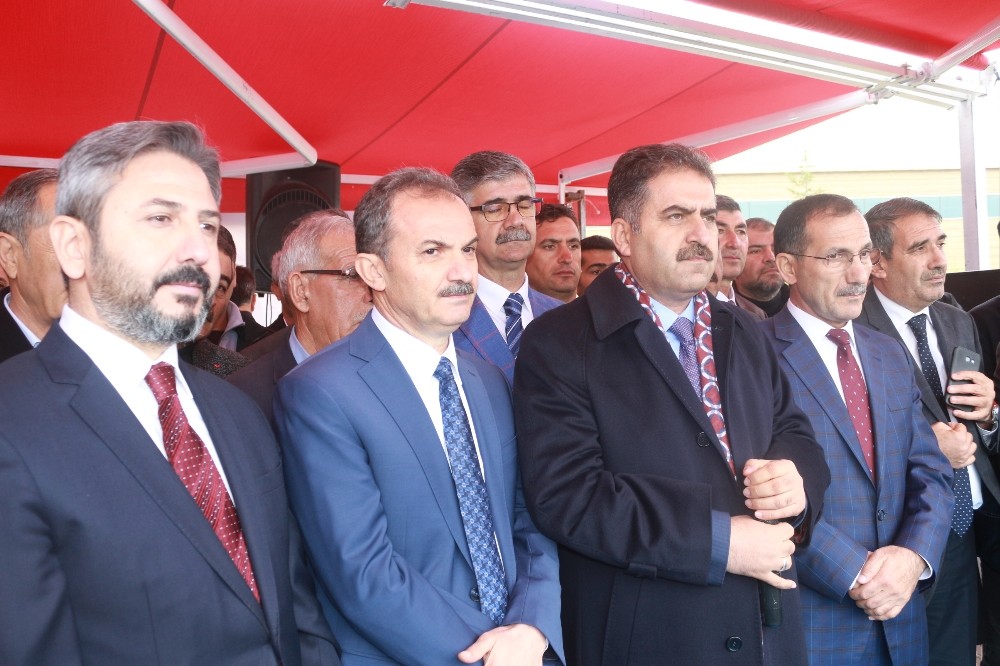 AK Parti belediye başkan adayına miting havasında karşılama
