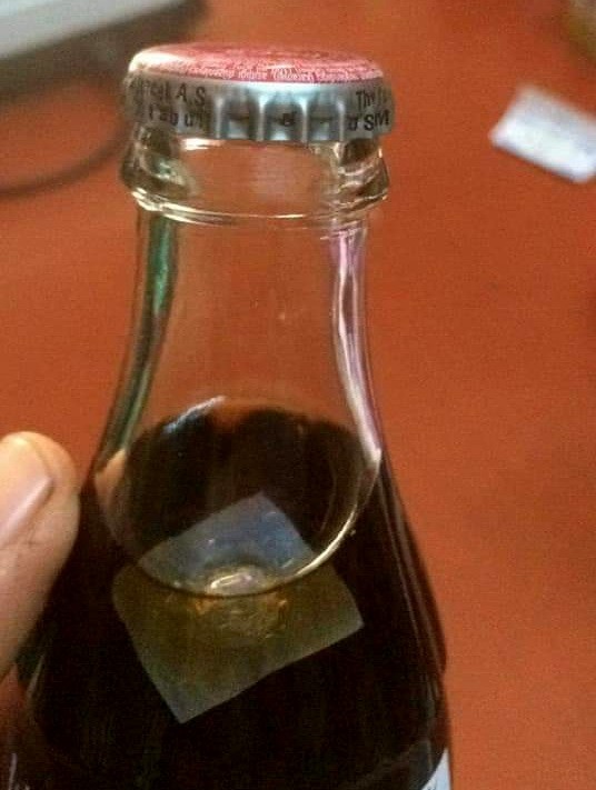 Kola şişesinin içinde yabancı cisim
