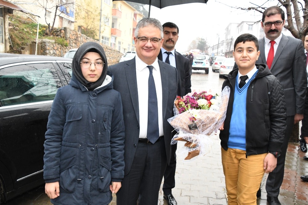 Vali Aykut Pekmez Çelikhan ilçesinde incelemelerde bulundu
