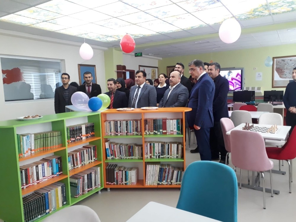 Gerger ilçesinde “Z” Kütüphane açıldı
