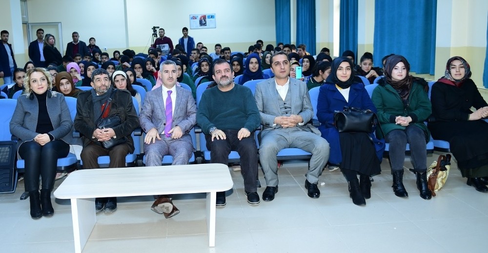 Başkan Çınar, öğrencilerle bir araya geldi

