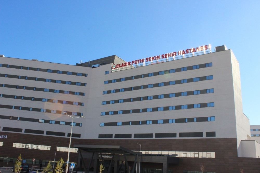 Şehir hastanesinin “Fethi Sekin”  tabelası asıldı
