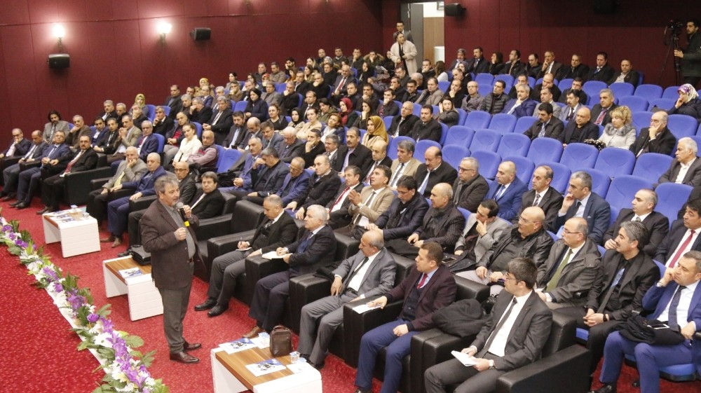 Elazığ’da ’Etkili Yönetim ve Liderlik’ konferansı
