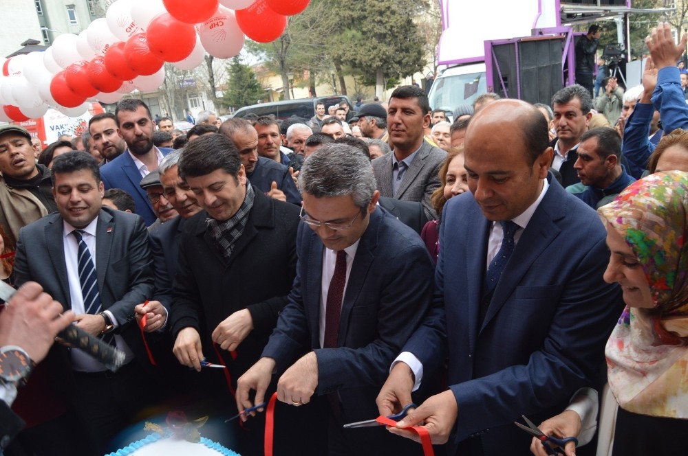 Besni’de CHP’nin seçim irtibat bürosu açıldı

