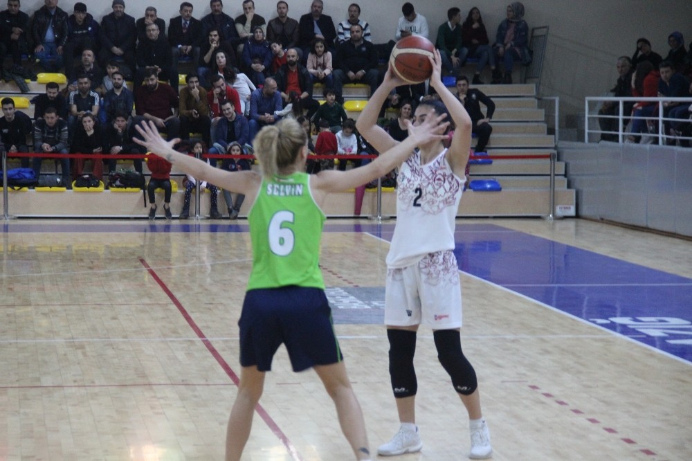 Türkiye Kadınlar Basketbol 1. Ligi: Elazığ İl Özel İdare: 68 - Nesibe Aydın: 62
