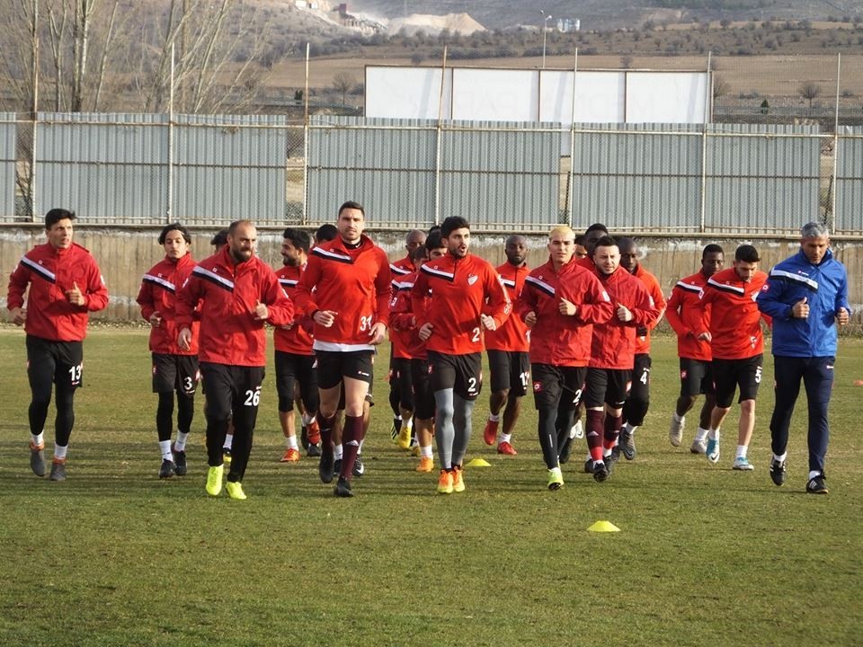 Elazığspor 20 futbolcuyla gitti
