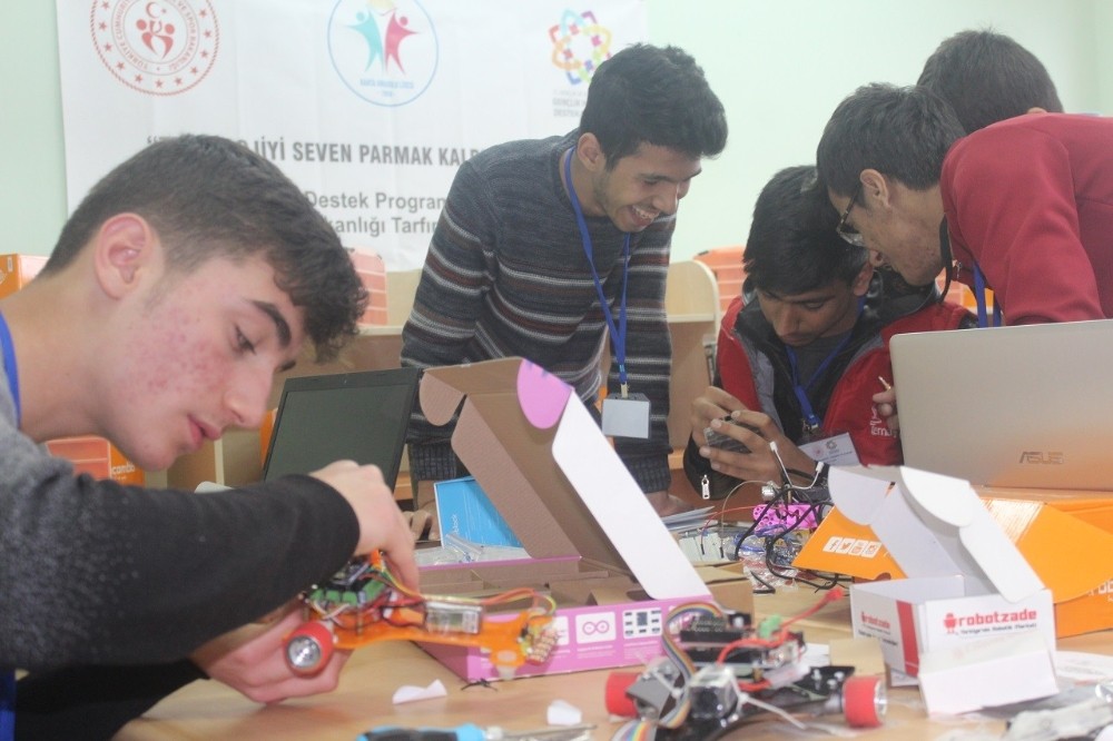 Öğrenciler, Robotik yarışmalarına hazırlanıyor
