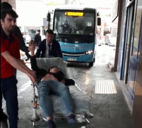 Halk otobüslerinde fenalaşan yolcular hastaneye yetiştirildi
