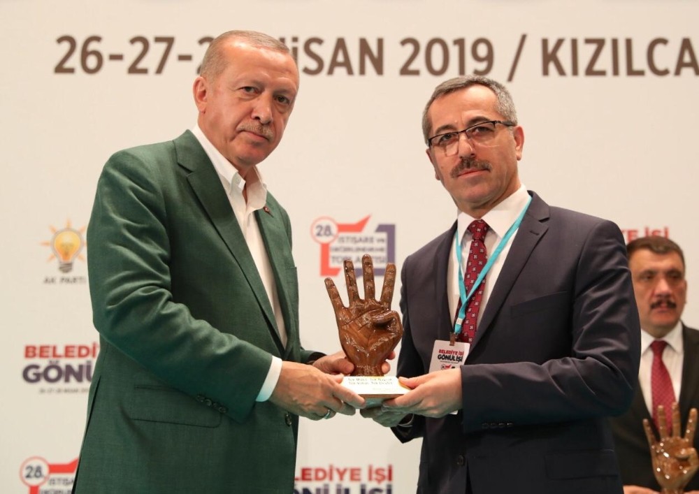 Cumhurbaşkanı Erdoğan’dan Güngör’e ödül
