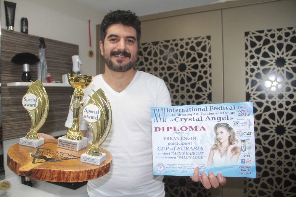 Ukrayna’da, Türk kuaförleri 3 kategorinin en iyisi seçildi
