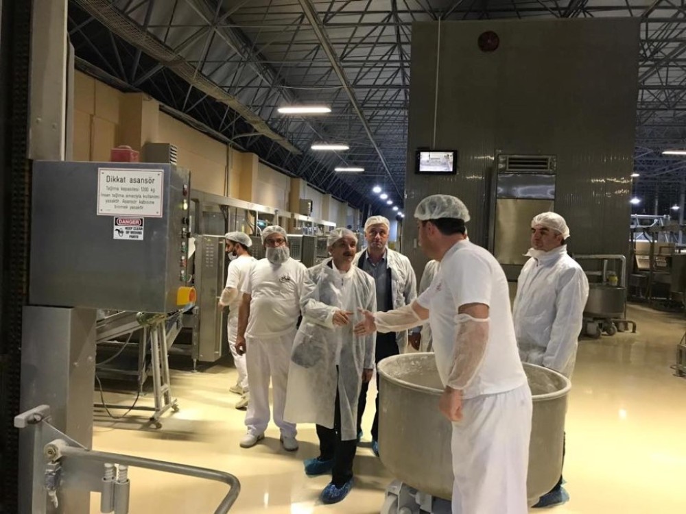 Başkan Kılınç çölyak hastaları için hizmet veren ekmek fabrikasını inceledi

