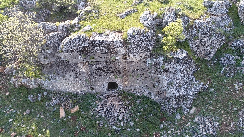 Sakin şehir Ağın’da, kaya mezarlar turizme kazandırılmayı bekliyor

