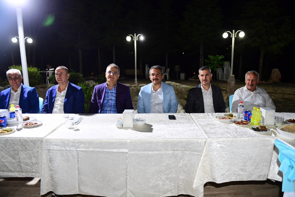 Başkan Çınar Erkek Voleybol A Milli Takımını misafir etti
