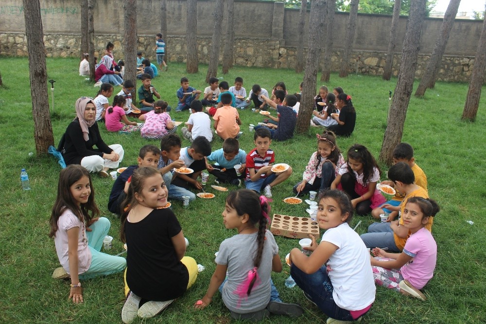 Öğrenciler piknik yaparak streslerini attı
