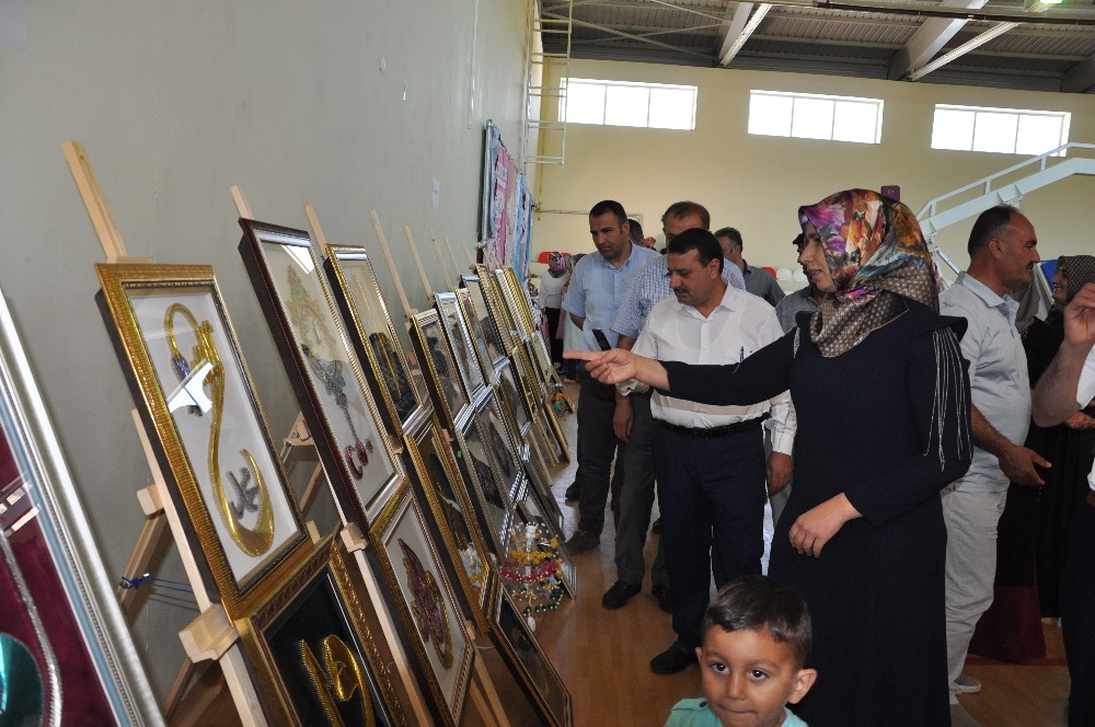 Sincik Halk Eğitim Merkezinde yılsonu sergisi açıldı
