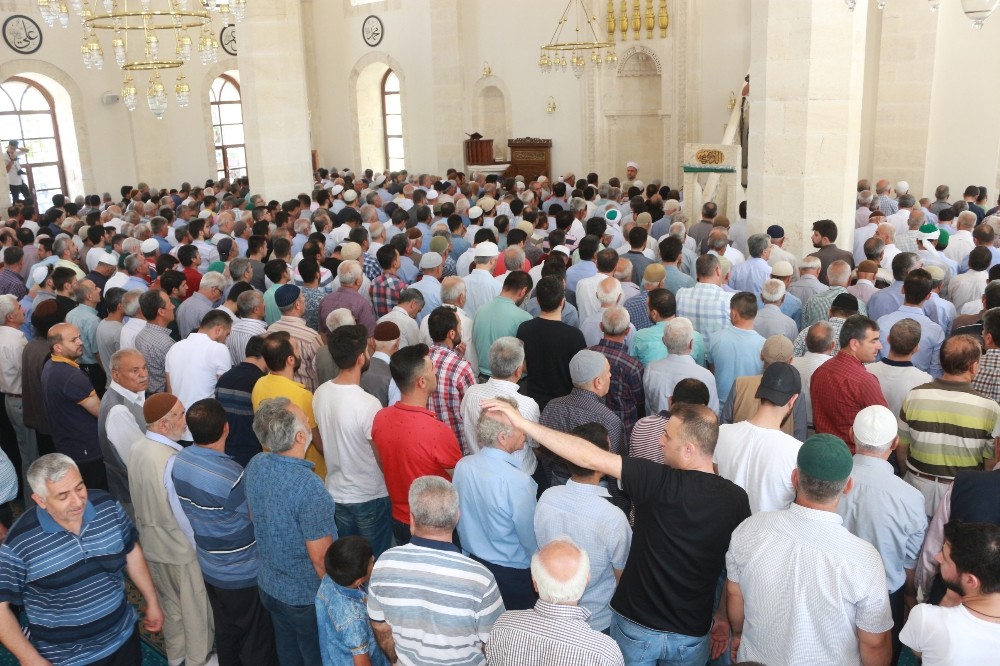 Muhammed Mursi için gıyabi cenaze namazı
