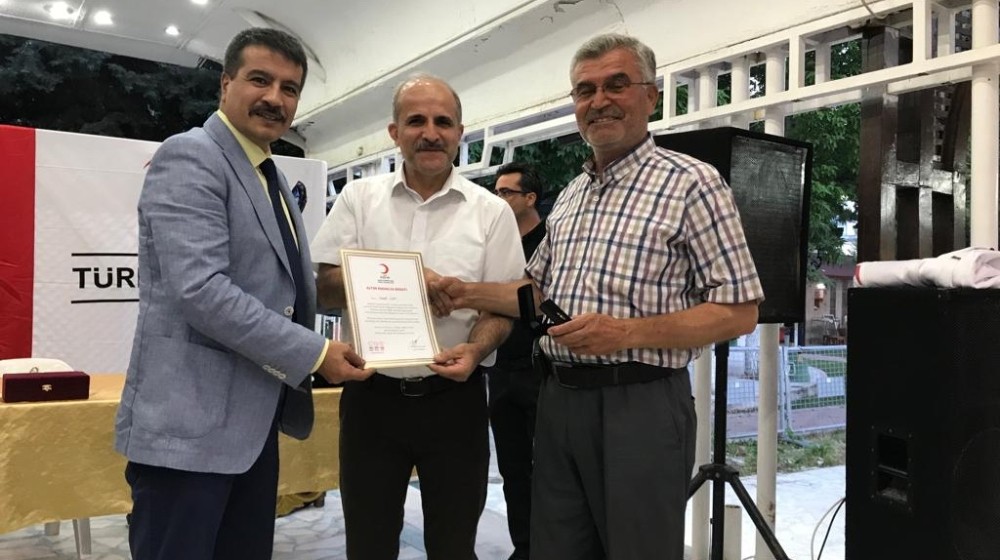 Türk Kızılay’ı bağışcılarına madalya

