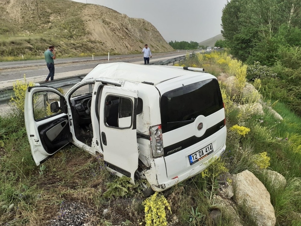 Sivas’ta trafik kazası 1’i ağır 3 yaralı
