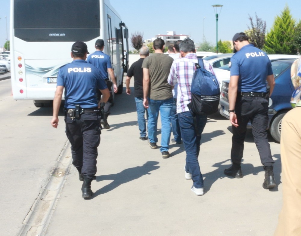 FETO’dan gözaltına alınan 13 kişiden 6’sı tutuklandı
