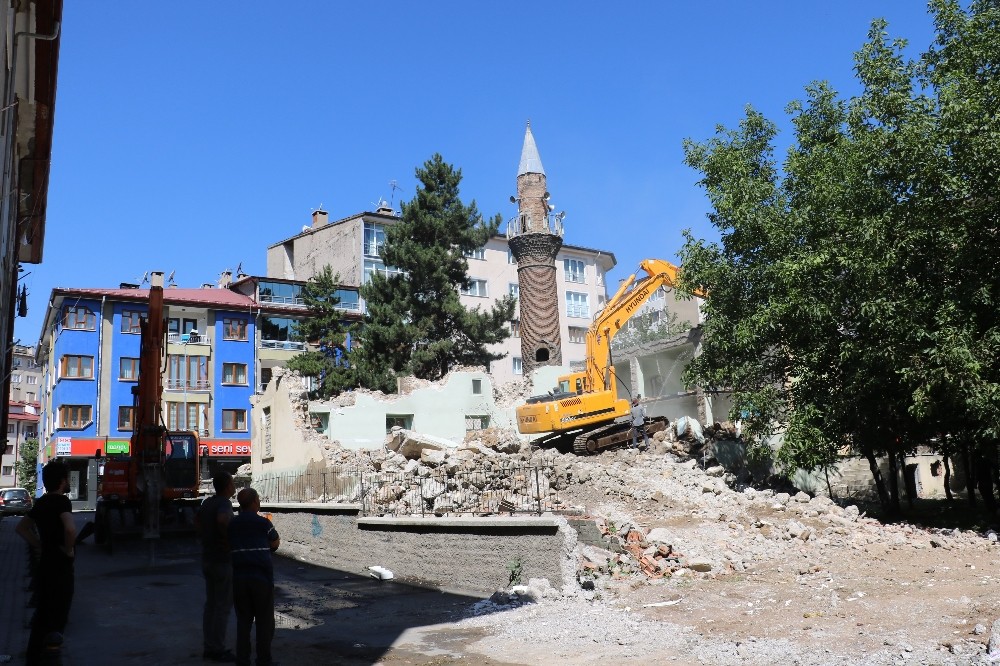 Cami 2.kez yıkıldı minaresi 5 asırdır ayakta
