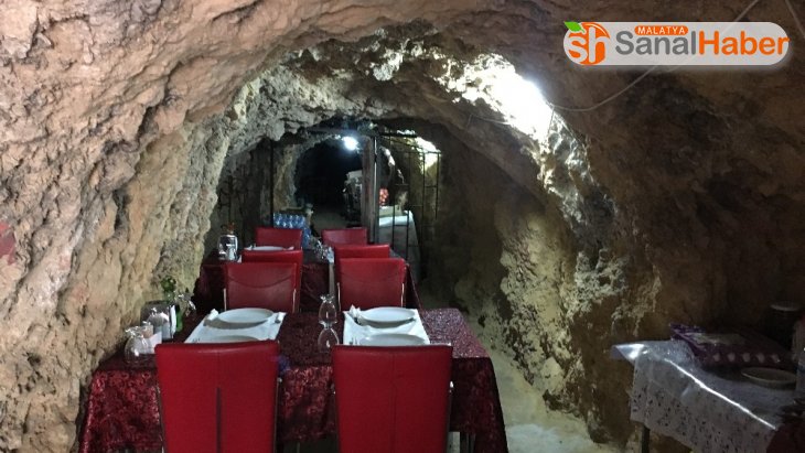 420 metrelik mağaradan lokanta, gelen donuyor