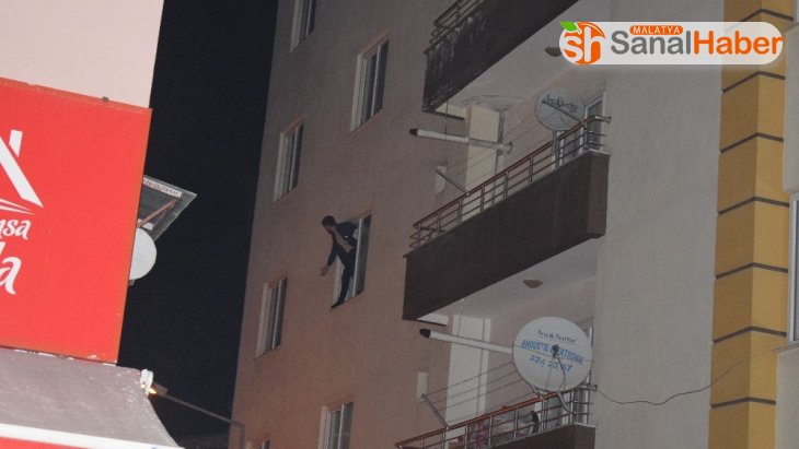 Malatya’da Ailesiyle tartıştı, balkona çıktı polis alarma geçti