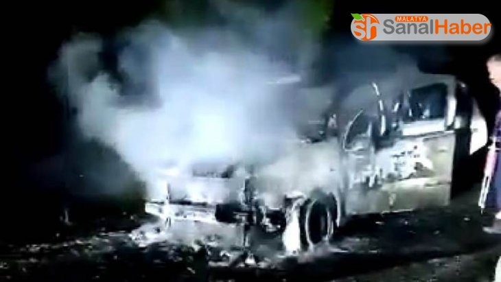 Malatya’da yanan otomobilden 5 kişi son anda yanmaktan kurtuldu