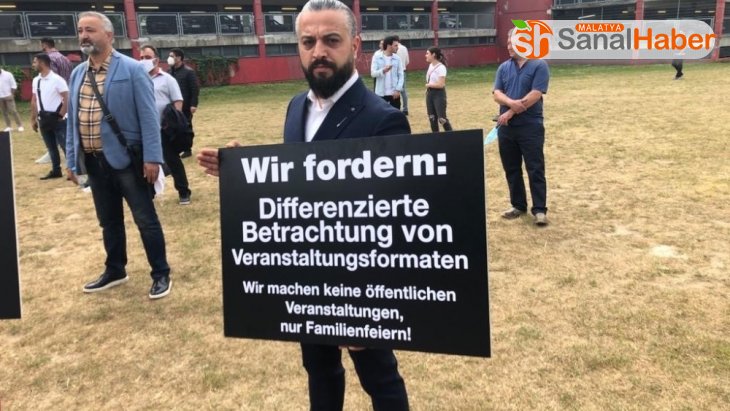 Almanya'da düğün salonu sahiplerinden protesto