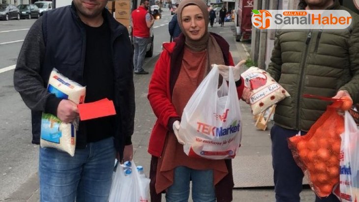 Almanya'daki Türklerden gönüllü olarak yaşlılara ve kimsesizlere korona virüs yardımı
