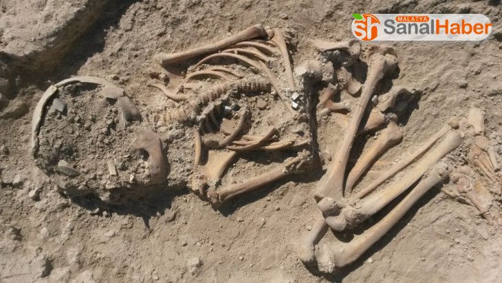 Arslantepe'de 5 bin 700 yıllık çocuk iskeleti bulundu