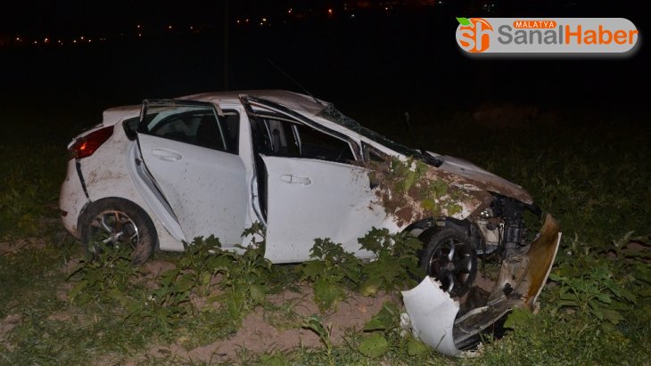 Azerbaycanlı öğrenciler kiraladıkları otomobil ile kaza yaptı: 4 yaralı