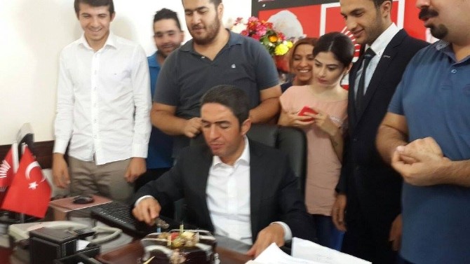  CHP İl Başkanına Sürpriz Doğum Günü Kutlaması