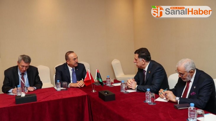 Bakan Çavuşoğlu, Libya Başkanlık Konseyi Başkanı Fayiz es-Serrac ile görüştü