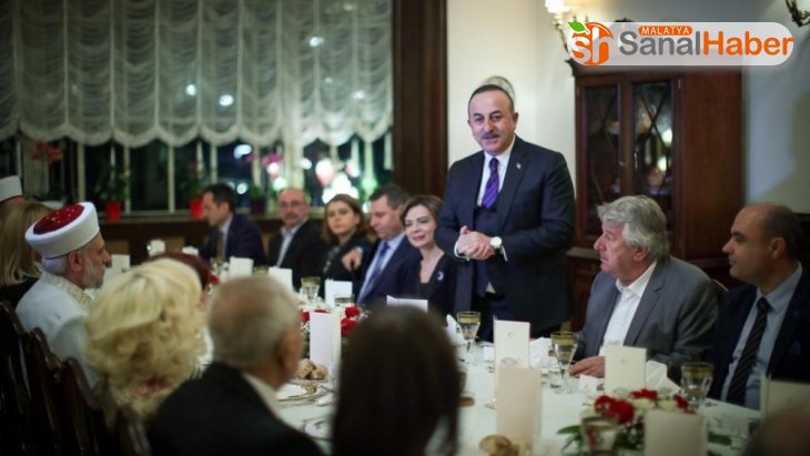Bakan Çavuşoğlu, Sofya'da soydaş ve vatandaş temsilcileriyle bir araya geldi