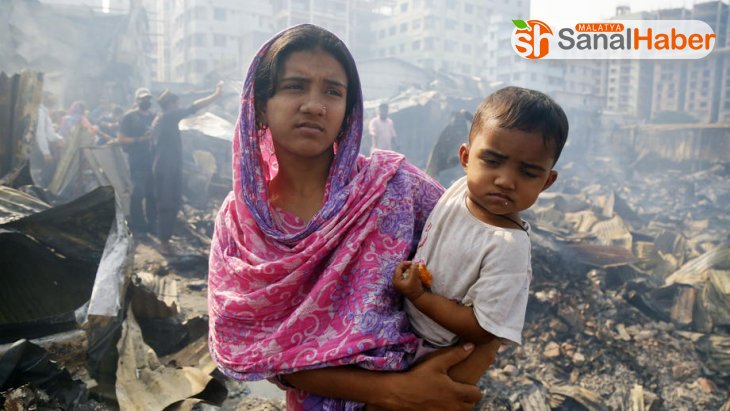 Bangladeş'te gecekondu mahallesinde yangın