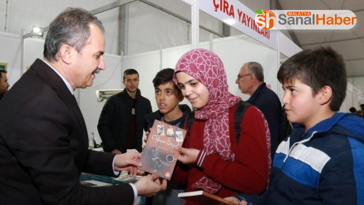 Başkan Kılınç, miniklere kitap hediye etti