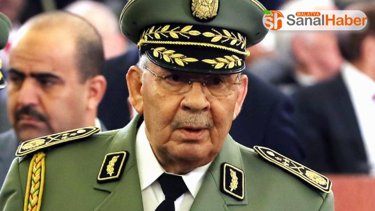 Cezayir'de Bouteflika'ya istifa çağrısında bulunan ordu şefi Salah hayatını kaybetti