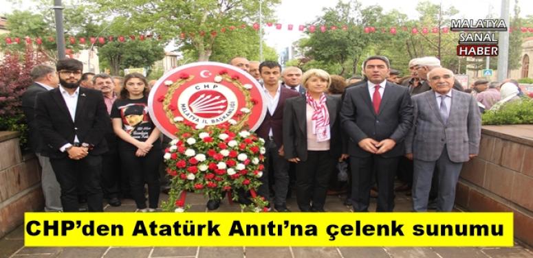 CHP’den Atatürk Anıtı’na çelenk sunumu