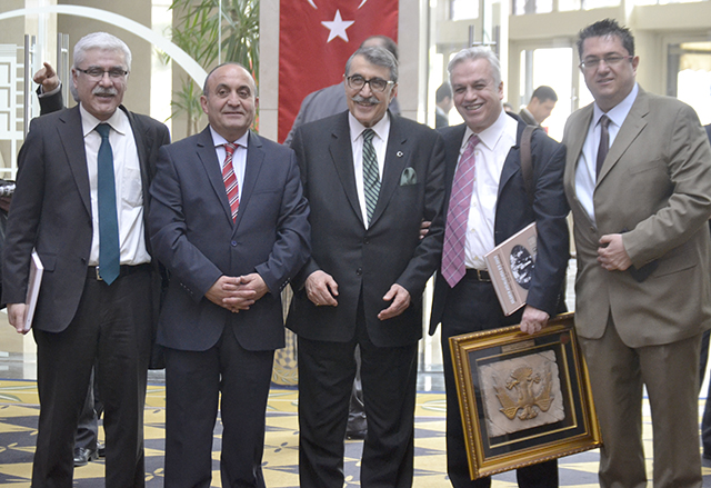 İnönü Üniversitesine Türkiye Başarı ve Uluslararası Dostluk Barış Ödülü