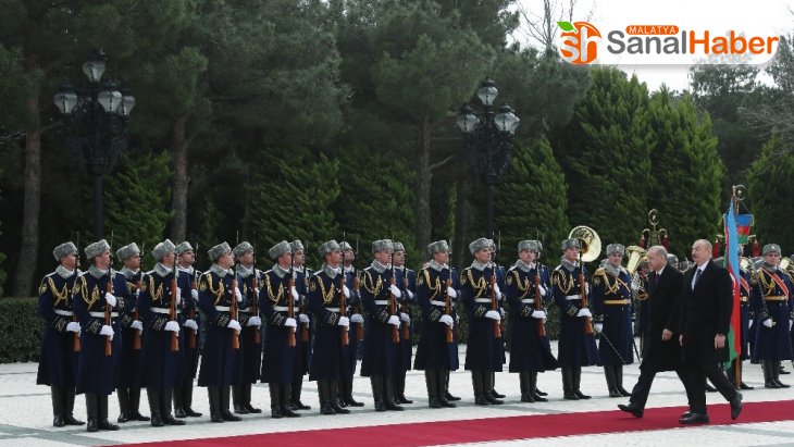 Cumhurbaşkanı Erdoğan Azerbaycan'da resmi törenle karşılandı