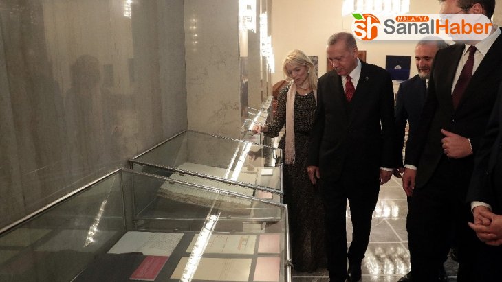 Cumhurbaşkanı Erdoğan Sırbistan'da arşiv sergisini gezdi