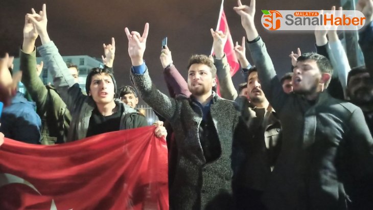 Cumhuriyet Üniversitesinde askerimize saldırı protesto edildi