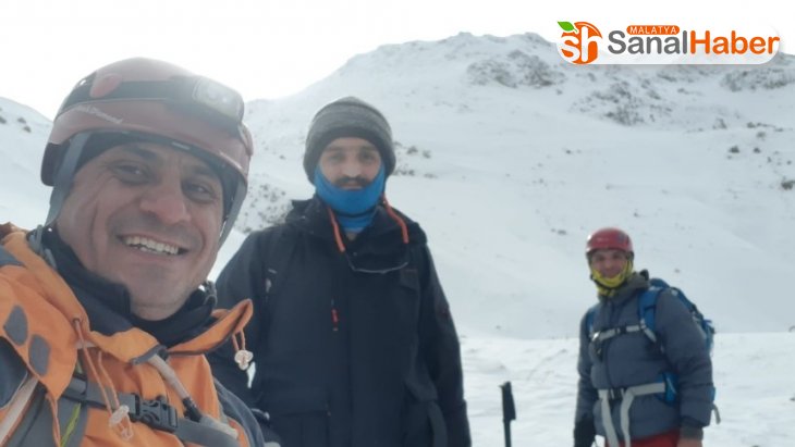 Dağcılar, 2 bin 148 rakımlı Mastar Dağı'na tırmandı